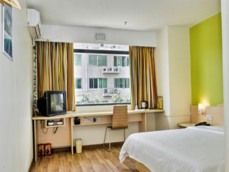 7 Days Inn Guangzhou Jiangtai Rd Metro Exterior foto